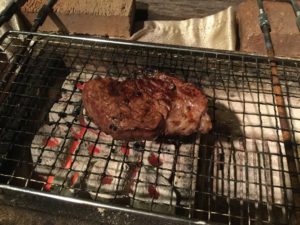 お肉に火を通す