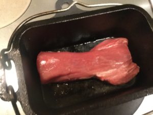 豚ひれ肉の回りを焼く