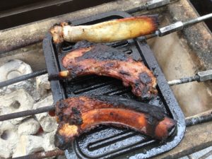 焦げたスペアリブ