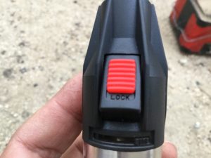 セーフティボタン