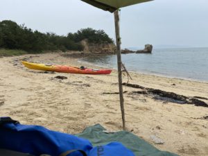 テントで雨宿り