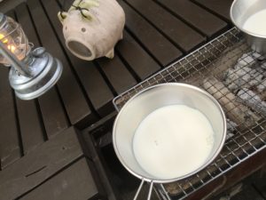 シェラカップを火にかける