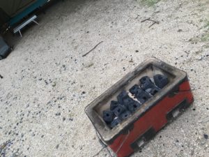 火起こしと設営