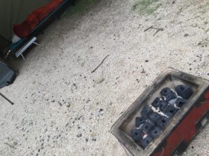 火起こししながら設営