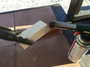 ウッドをバーナーでしっかり焼く