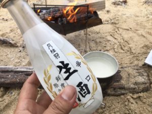 お米に日本酒を少し入れる