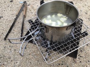 タケノコのアクを取る