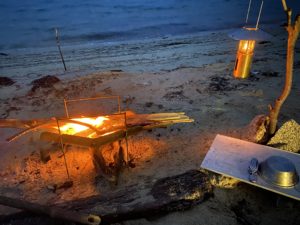 ピコグリルで薪を燃やす