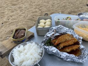 海のキャンプ飯