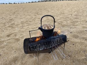 鉄瓶で炊飯開始