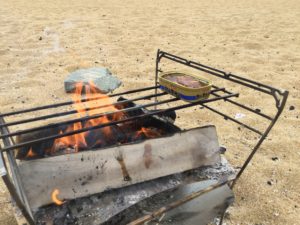 サンマ缶を温める