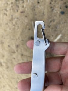 ノコギリのカラビナ