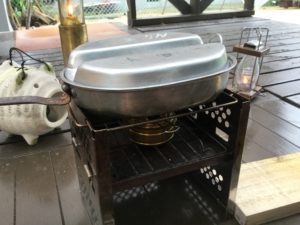 メスキットに蓋をして火を通す