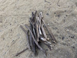 燕三条乃鋸で作った薪