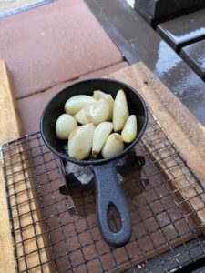 ニンニクの蒸し焼き出来上がり！