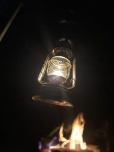 ランタンと焚火