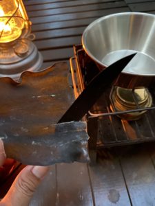 空気穴を開ける