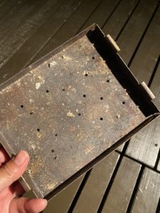 焚火台に給気口を開ける