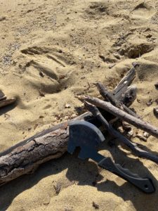 流木をとがらす