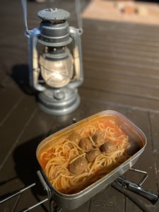 メスティンで肉団子パスタ