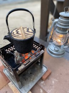 鉄瓶で湯沸かし