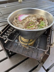 シェラカップで蕎麦を作る