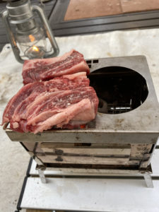 B-6君で肉を焼く