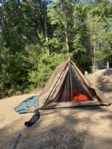 Aフレームテントの二股化