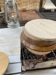 炭火で炊飯