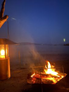 キャンプの夜明け