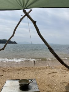 タープ下からの風景