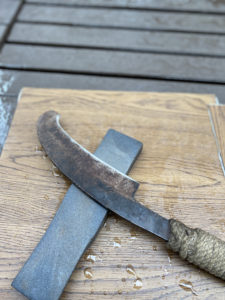 砥石で歯を研ぐ