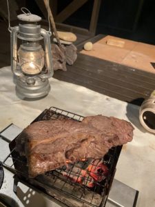 ステーキを焼く