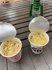 水でカップ麺