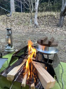 焚き火で炊飯