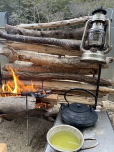 鉄瓶でお茶を沸かす