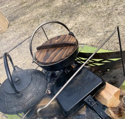 マクライトなら複数のクッカーも簡単に調理できるスペースが確保できる