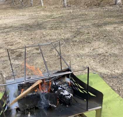 TOKYO CRAFTS「マクライト」焚火が広く使えて五徳も広い