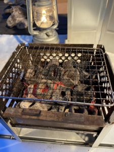 カマド型焚火台で火起こし