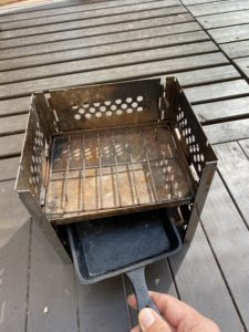 カマド型焚火台でオーブン