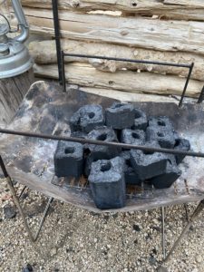 ピコグリルに炭を置く