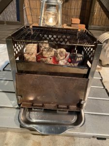 カマド型焚火台でグリル