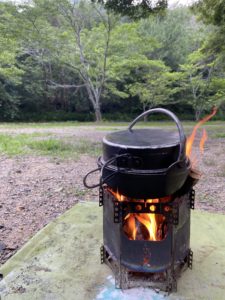 おもてなしキャンプでパエリアを炊く