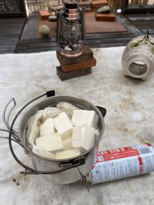 スノーピーク「ケトル1」で作るスタミナ湯豆腐