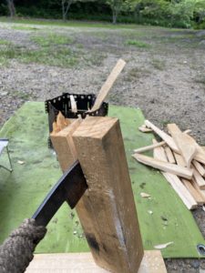 おもてなしキャンプで薪作り