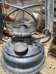 フュア―ハンドランタンの錆を落とす