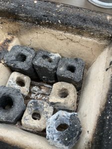 角型七輪で火起こし