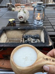 七輪で火起こし