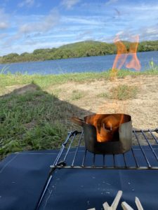 キャンティーンで火を熾す