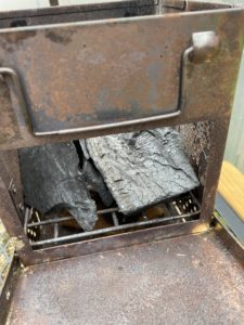 ボックスストーブで火を越し